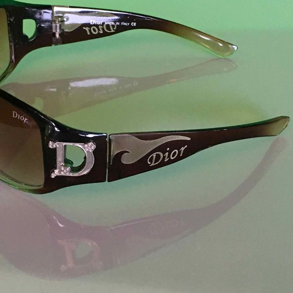 Dior Sunglass with Versace Case - Picture 4 of 14